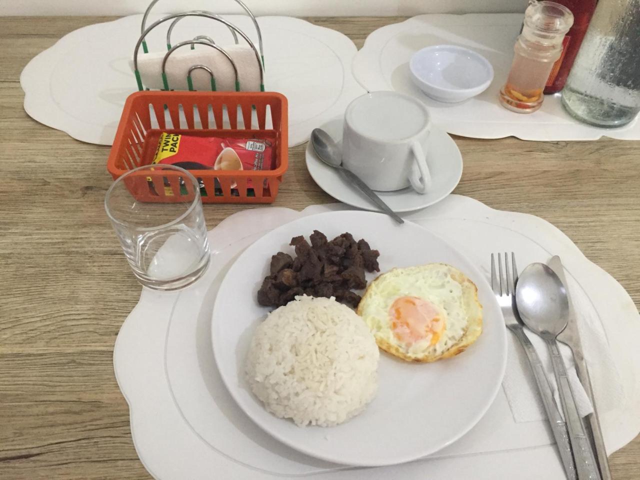 4C'S Tourist Lodge Puerto Princesa ภายนอก รูปภาพ